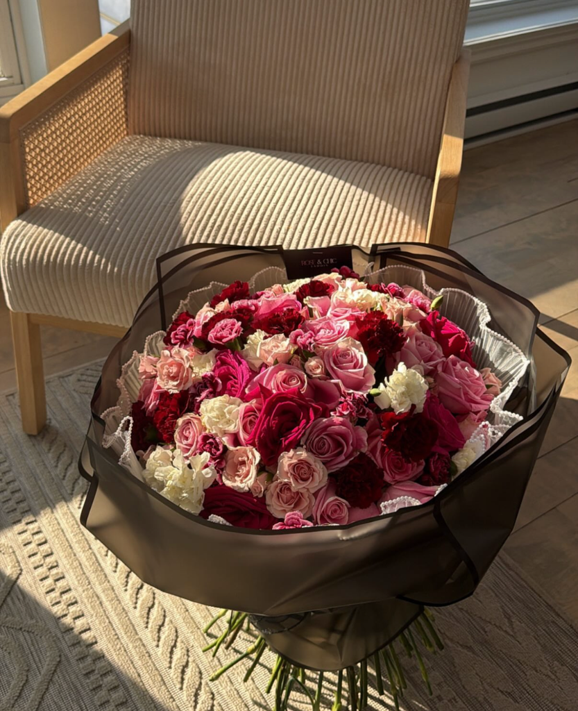 Bouquet romance (Noir, Non)