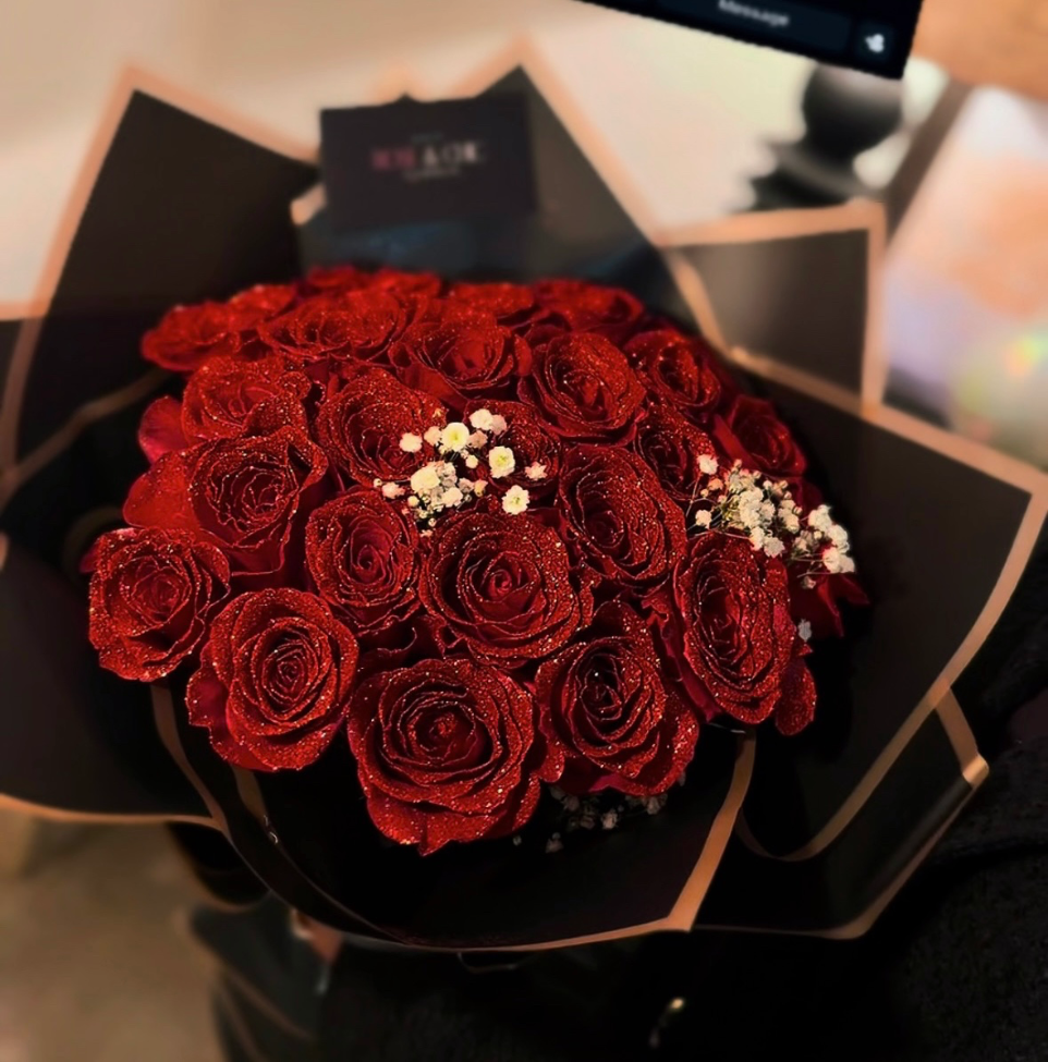 24 roses rouges avec paillettes